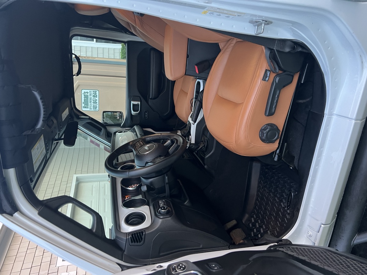 Jeep Gladiator interior